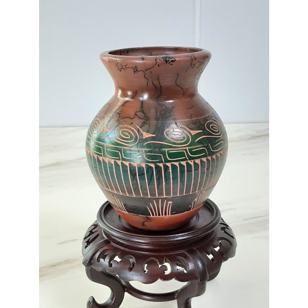 Native American NAVAJO Etched Horse Hair Red Clay Pottery Signed